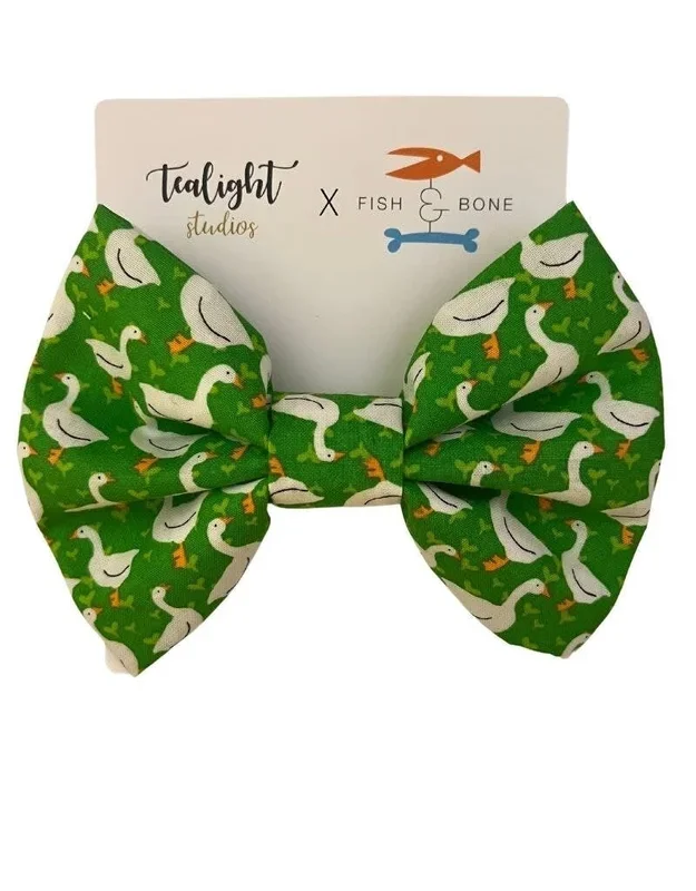 FISH & BONE Bow Tie Green Ducks