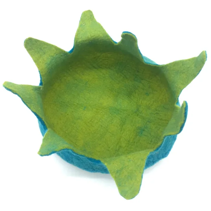 KARMA CAT Aqua Felt Petal Bed 14in